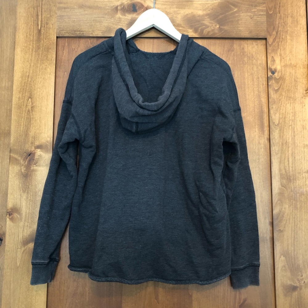 ✨3/$30✨American eagle sweater - Picture 2 of 5